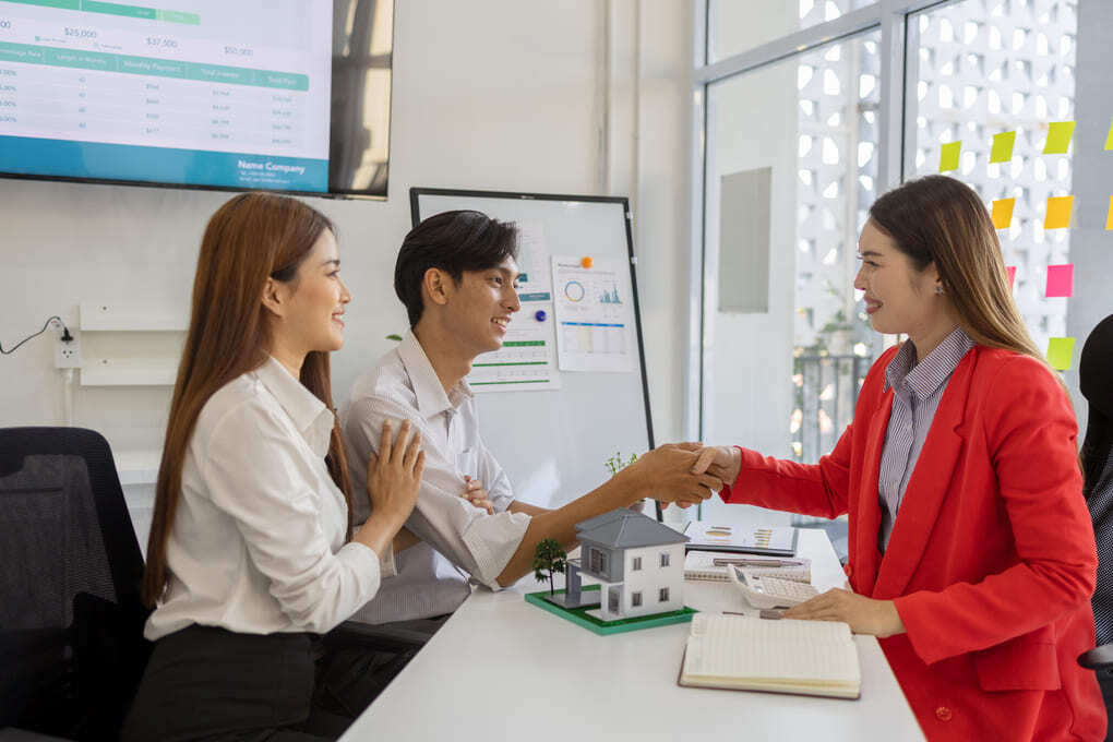 handshake-selling-a-house-and-home-signing-a-hou-2025-06-03-20-34-44-utc