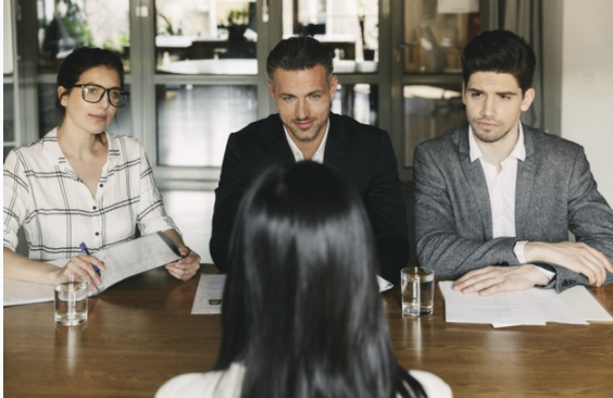 ¿Los directores en una sociedad anónima responden por las deudas de esta?